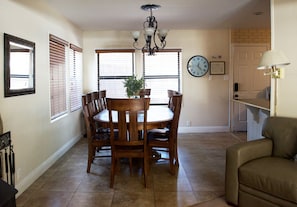 Interior - Perfect Location! Blocks to Lake, Heavenly and Stateline (South Lake Tahoe)
