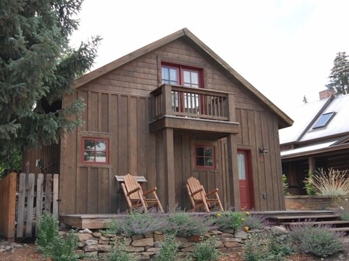 Margeaux`s Cottage / Cutest Cabin in CB! Only 1 BLK Off Elk