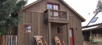 町で最もかわいいキャビン！ 1 Blk Off Elk、すべて歩く！ 完全に改装されました！