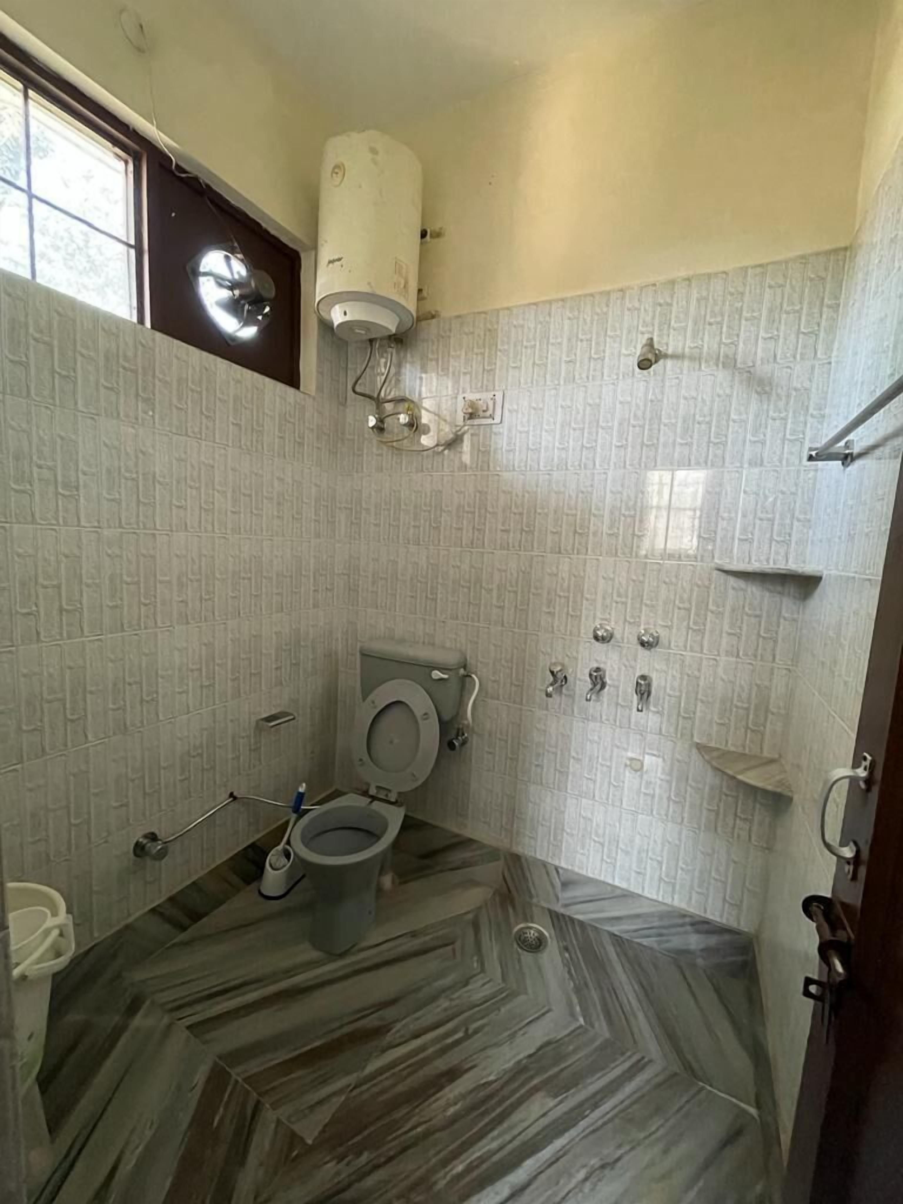 The Sojourn - Gulmohar 3 bedroom villa for 10 pax ~ Mountain Views ~ Gardens