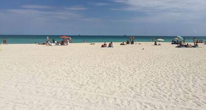 Carlyle elegante de Ocean Drive. Alquiler a corto plazo aprobado. Perfecto.