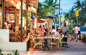 Dine al fresco amidst lush palm trees in a casual outdoor setting.