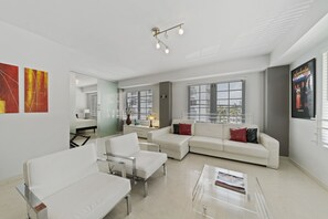 TV - South Beach, Perfect Apartment, Oceanfront Building, Walk to Everything! (Miami Beach)