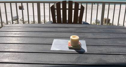 Tule rentoutumaan ja nauttimaan Beachfront Condo valkohiekkaisella Shores Gulf!