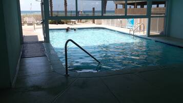 Piscina interna, piscina aquecida