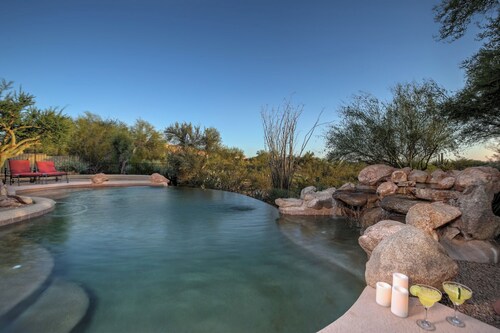 Private Retreat w HEATED POOL/Hot Tub, Incredible Sunsets & Mtn views