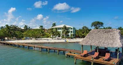 Penthouse magnifique sur la plage avec les meilleures vues et le style des CaraĂŻbes