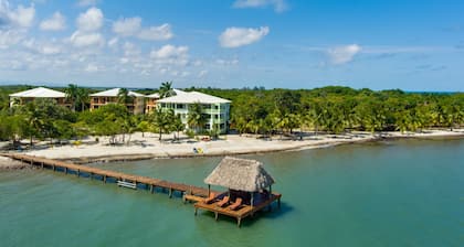 3BR 332 Penthouse with Loft: Sleeps 7, Sea Views