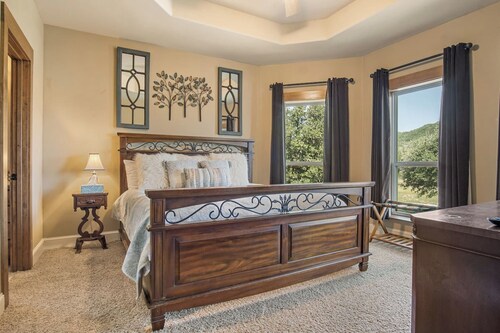 Rockin B Summit | Luxury Retreat with Pool & Creek