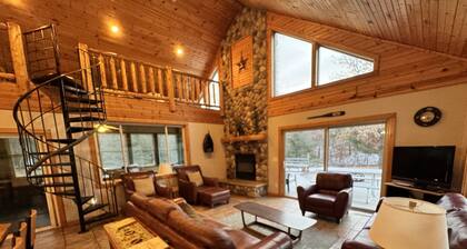 Location! Castle Rock. WI Dells, Golf, 5 BDR 3 Bath, 10 Acres. Sleeps 18 in beds