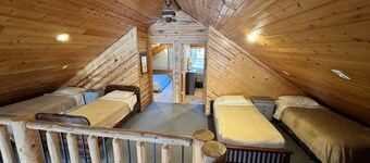 Location! Castle Rock/Wis. Dells/Golf, 5 BDR 2 Bath, 10 Acres. Sleeps 19 in beds