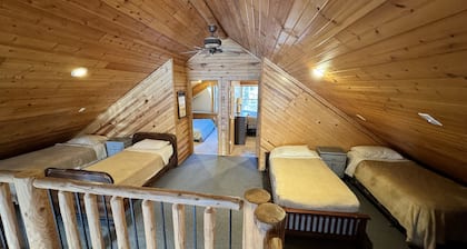 Emplacement! Castle Rock / WI Dells / Northern Bay, 10 acres, 5 BR, 2 salles de bain, pour 20 +