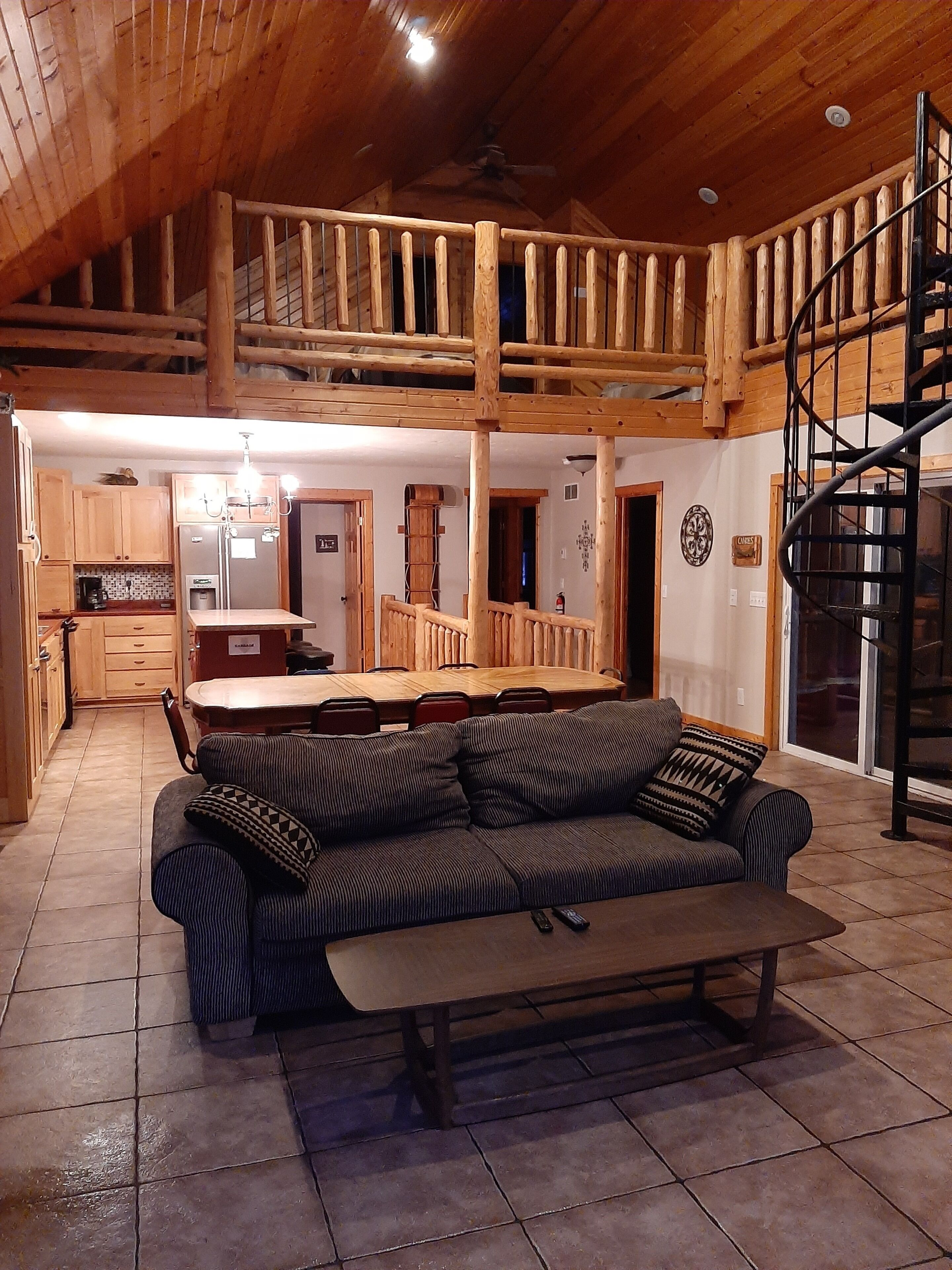 Great Location & WIFI Castle Rock/Dells/Golf, 10 Acres, 5 BR, 2 Bath, Sleeps 20+