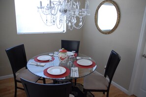 Dining - Home Away From Home/Pets Welcome (Wilton Manors)