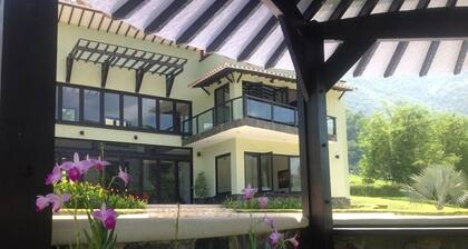 Beautiful Lake House outside of Medellin Colombia (55 Kilometers)