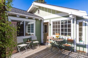 Outdoor dining - Bluebird Day - Cascadia Craftsman (Bend)