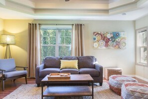 TV, fireplace - Bluebird Day - Cascadia Craftsman (Bend)