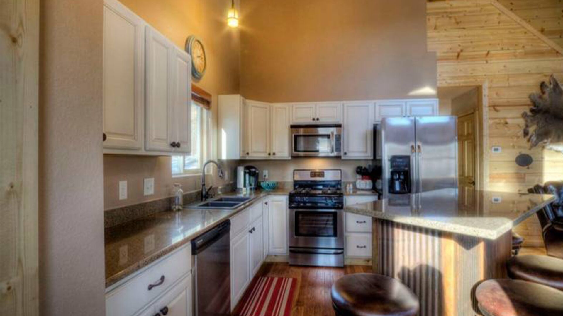 **5 Minutes From Deadwood, ** Sweeping Views, ** Outstanding Locale