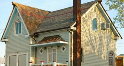Cricket House: Great Location; can rent with Culp House