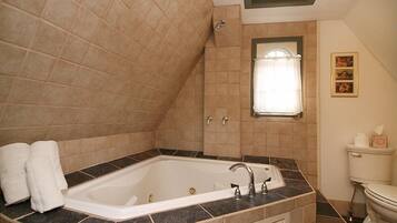 Dusche, Whirlpool, Haartrockner, Handtücher