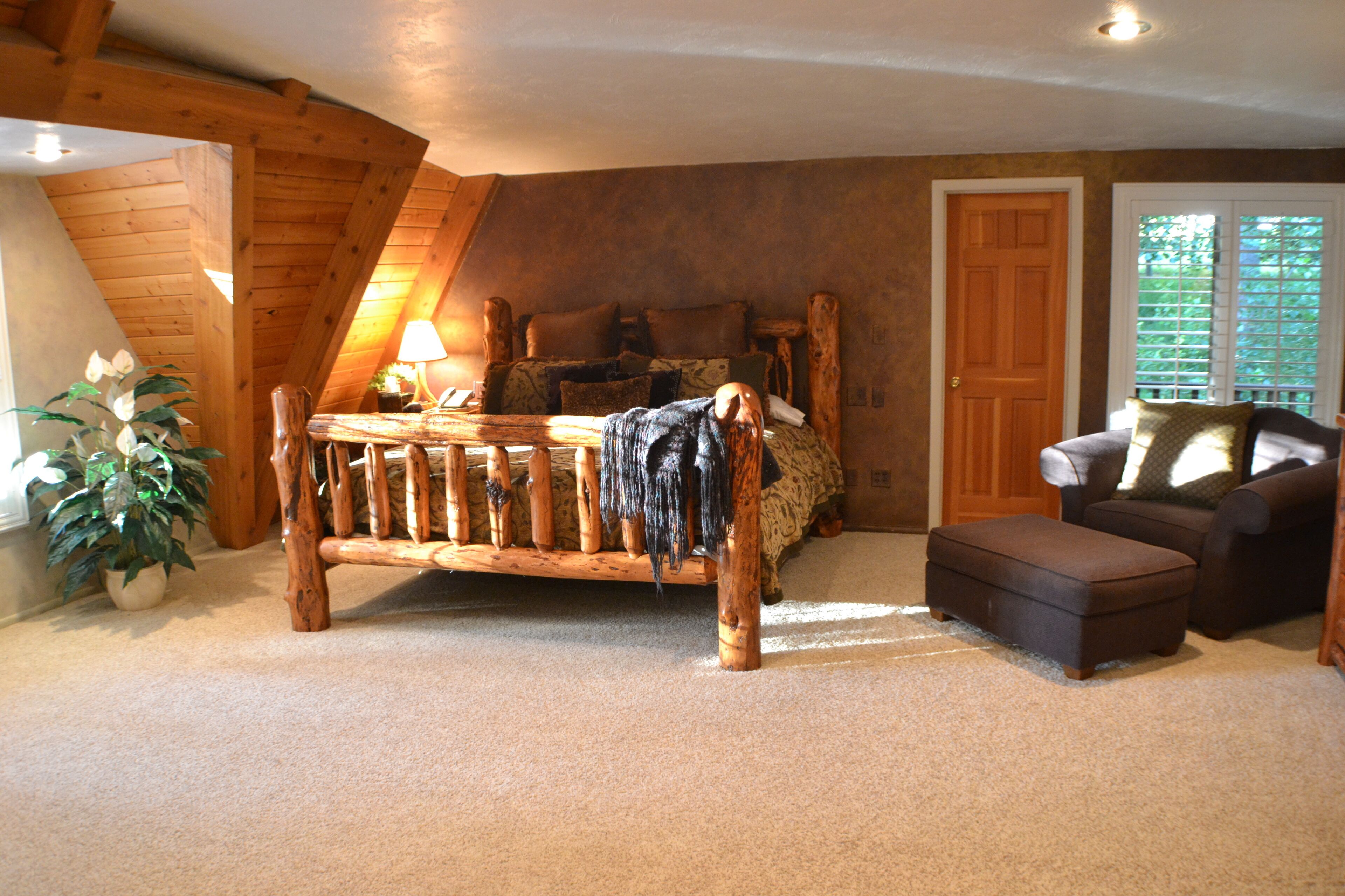 7,000 SQ FT CABIN ON 150 ACRES PRIVACY WITH ITS OWN PRIVATE LAKE.