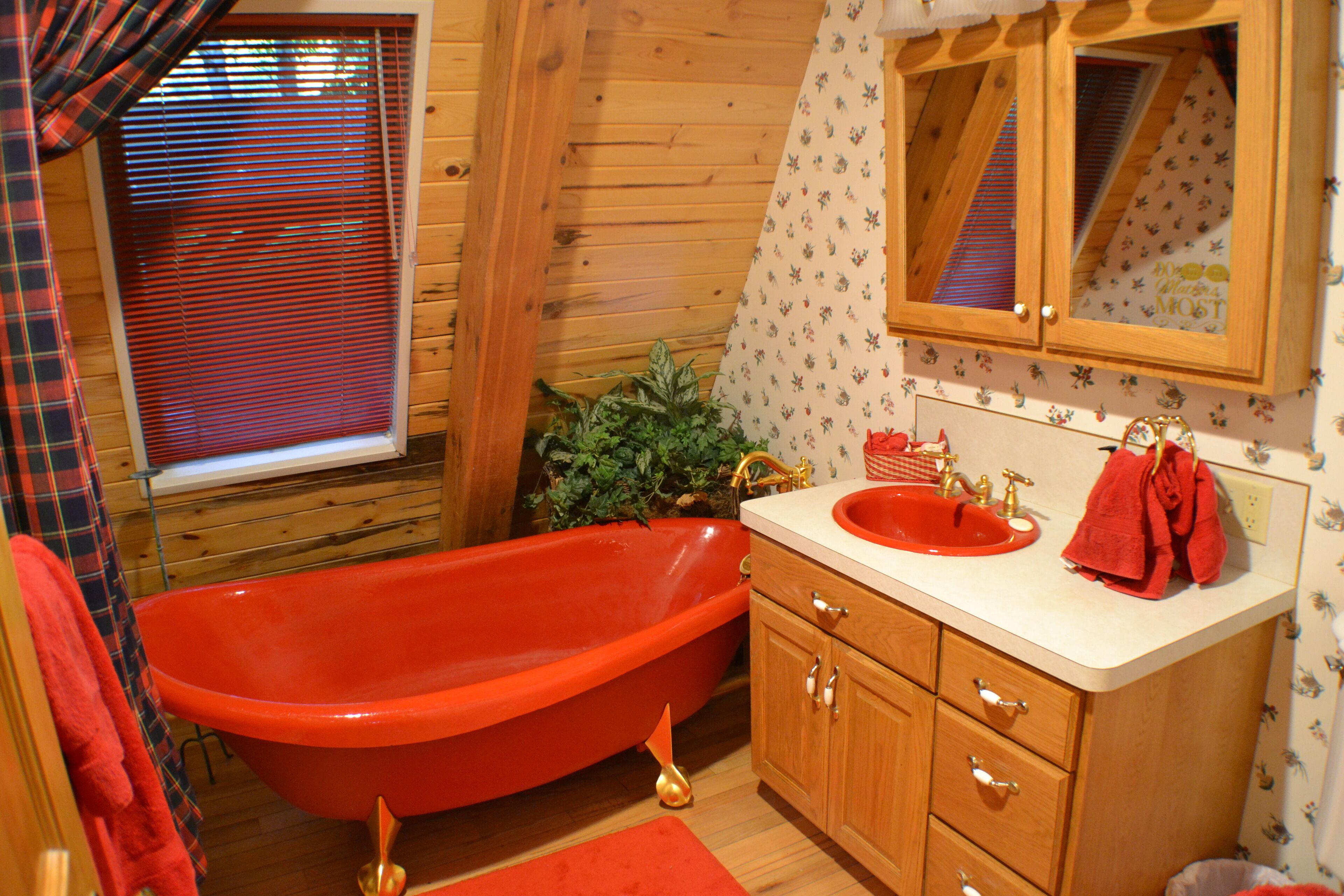 7,000 SQ FT CABIN ON 150 ACRES PRIVACY WITH ITS OWN PRIVATE LAKE.