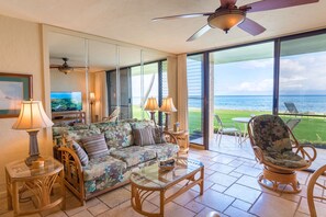 Smart TV, DVD player, stereo - Direct Beachfront escape near Kaanapali (Lahaina)