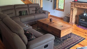 Living area - Red Dog Lodge - Beautiful Riverfront Chalet - Sportsperson's Paradise (Grayling)