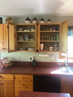 Fridge, microwave, oven, stovetop - Red Dog Lodge - Beautiful Riverfront Chalet - Sportsperson's Paradise (Grayling)