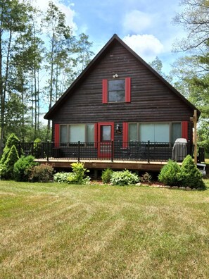 Exterior - Red Dog Lodge - Beautiful Riverfront Chalet - Sportsperson's Paradise (Grayling)