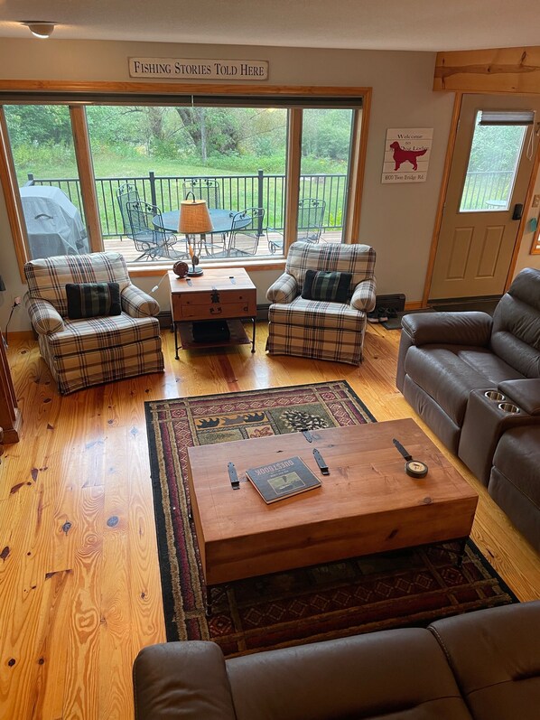 Smart-TV, DVD-Player, Bücher, Videothek