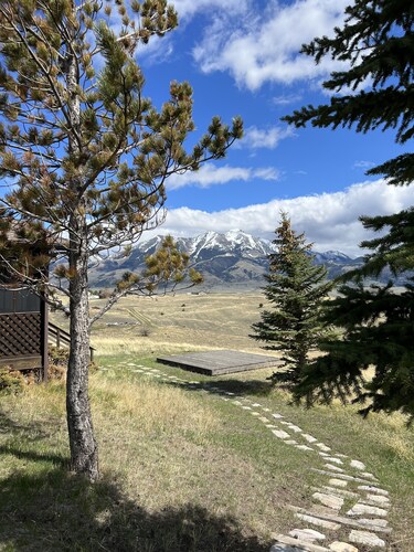 EMIGRANT LODGE - 4 bedroom home with central airconditioning