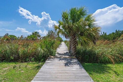 RARE 6 bedroom, 4 bath OCEANFRONT home, wonderful views & breathtaking sunsets!