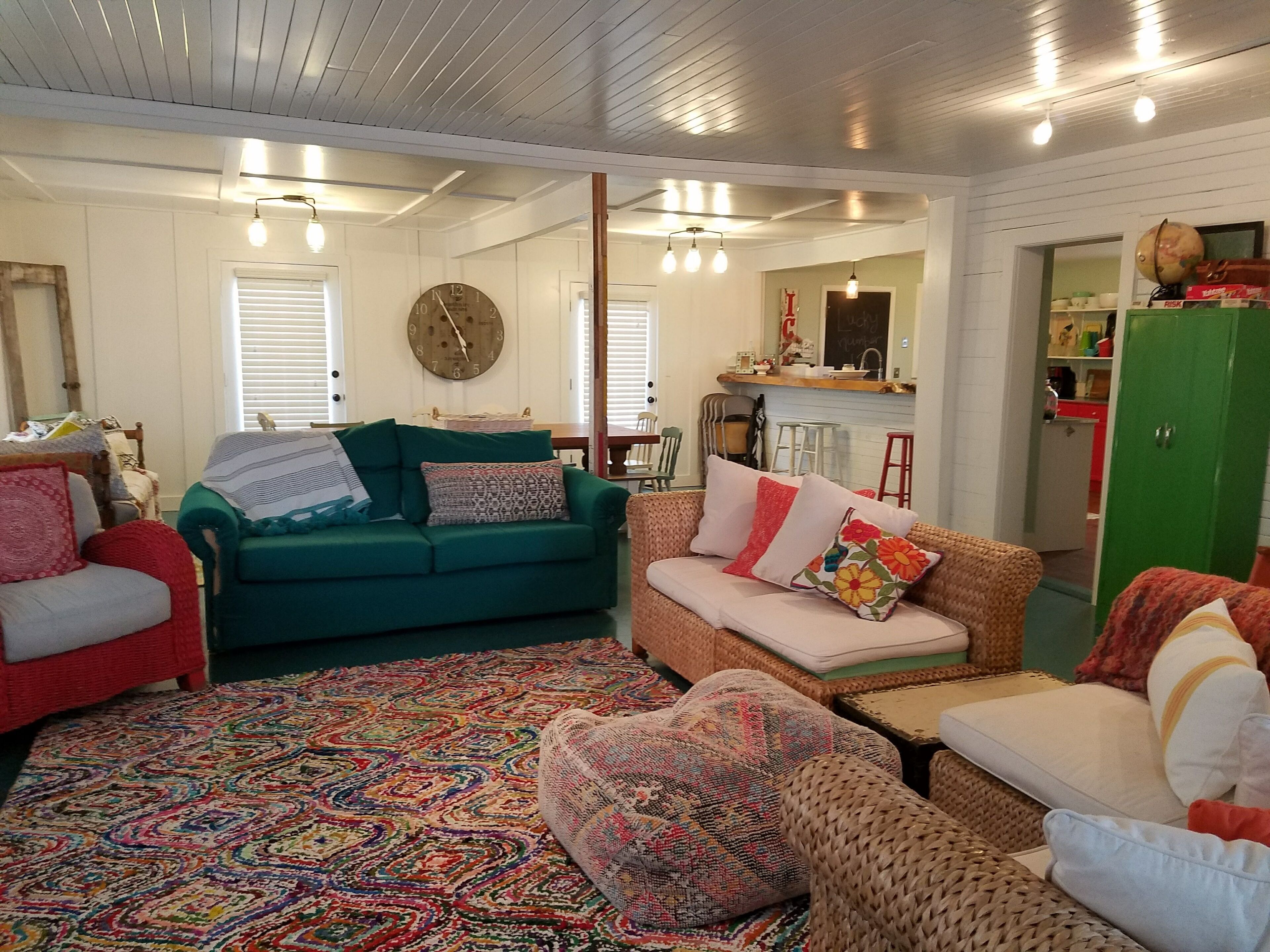 Pacific Beach Bungalow beach house, sleeps 10,  just a block away from beach.