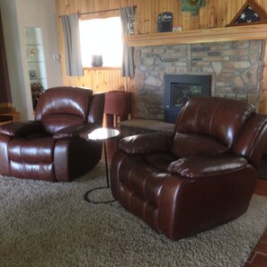 Smart TV, fireplace, DVD player, stereo