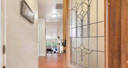 Waterfront Lake Travis Home in Point Venture, Sleeps  up to 12, Big Outdoor Deck