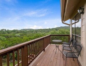 Property grounds - Waterfront Lake Travis Home in Point Venture, Sleeps up to 12, Big Outdoor Deck (Lago Vista)