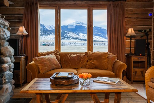 The Yellowstone House and Fisherman's Cabin