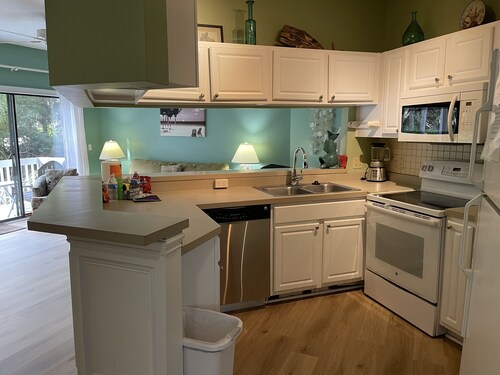 Kaunis huvila! 87 Ocean Breeze, kävelymatka rannalle, ilmaiset pyörät, tennis, 3 uima-allasta