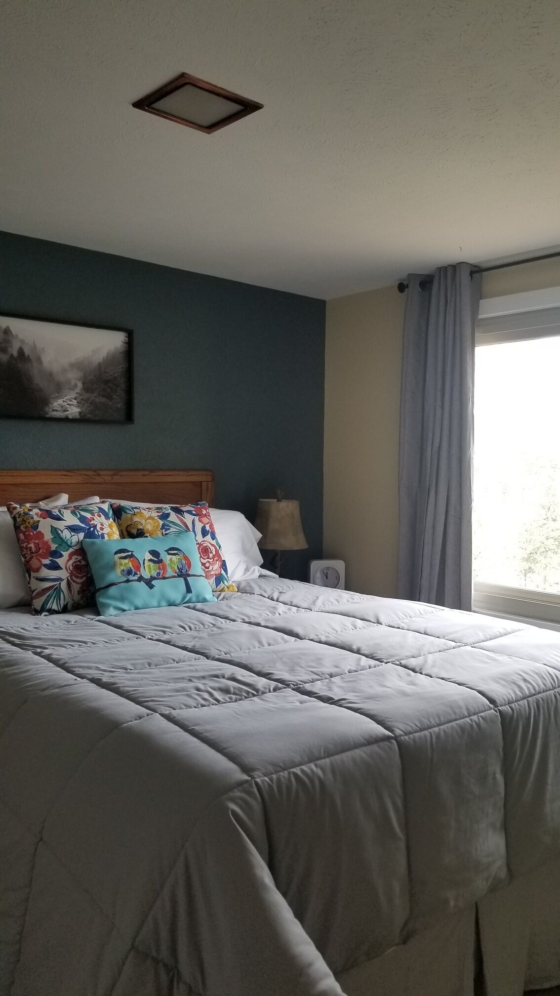 Beautiful 2 bedroom condo with Mountain Views in a quiet peaceful setting.