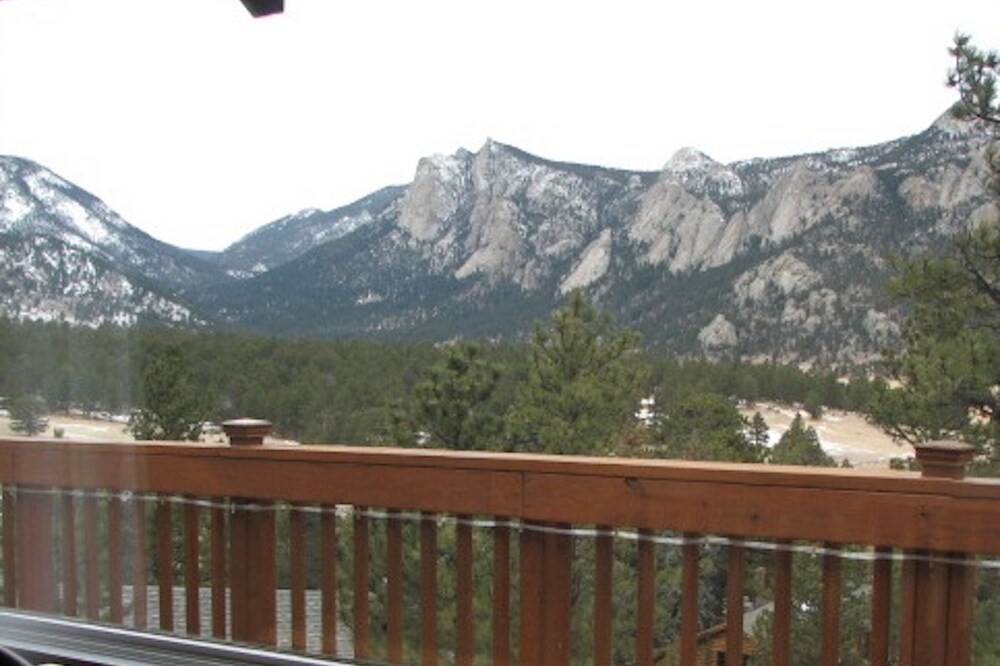 Beautiful 2 bedroom condo with Mountain Views in a quiet peaceful setting.