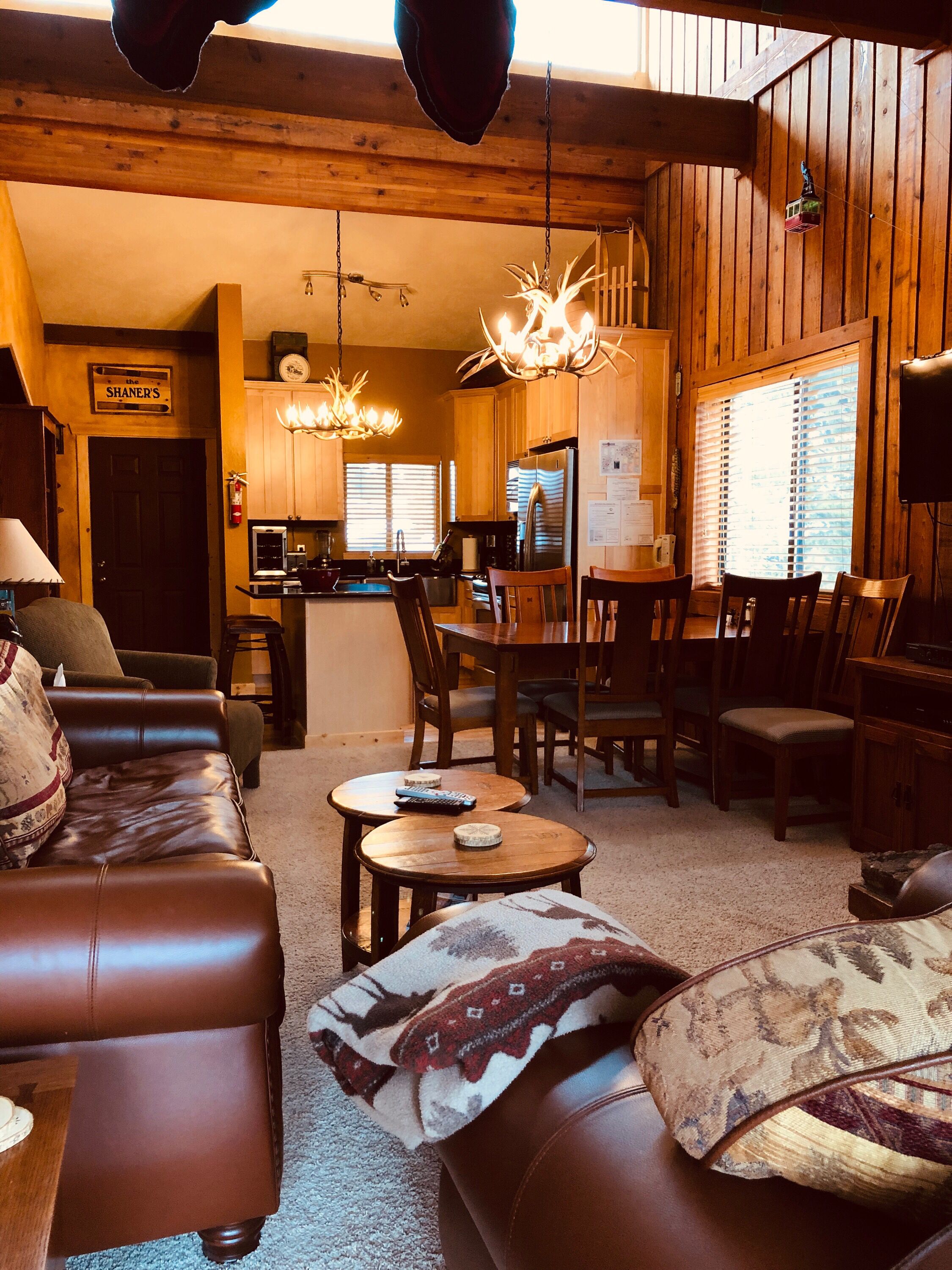 Beautiful High End & Fully Remodeled 2 BR/2 Bath. Pool & Hot Tub