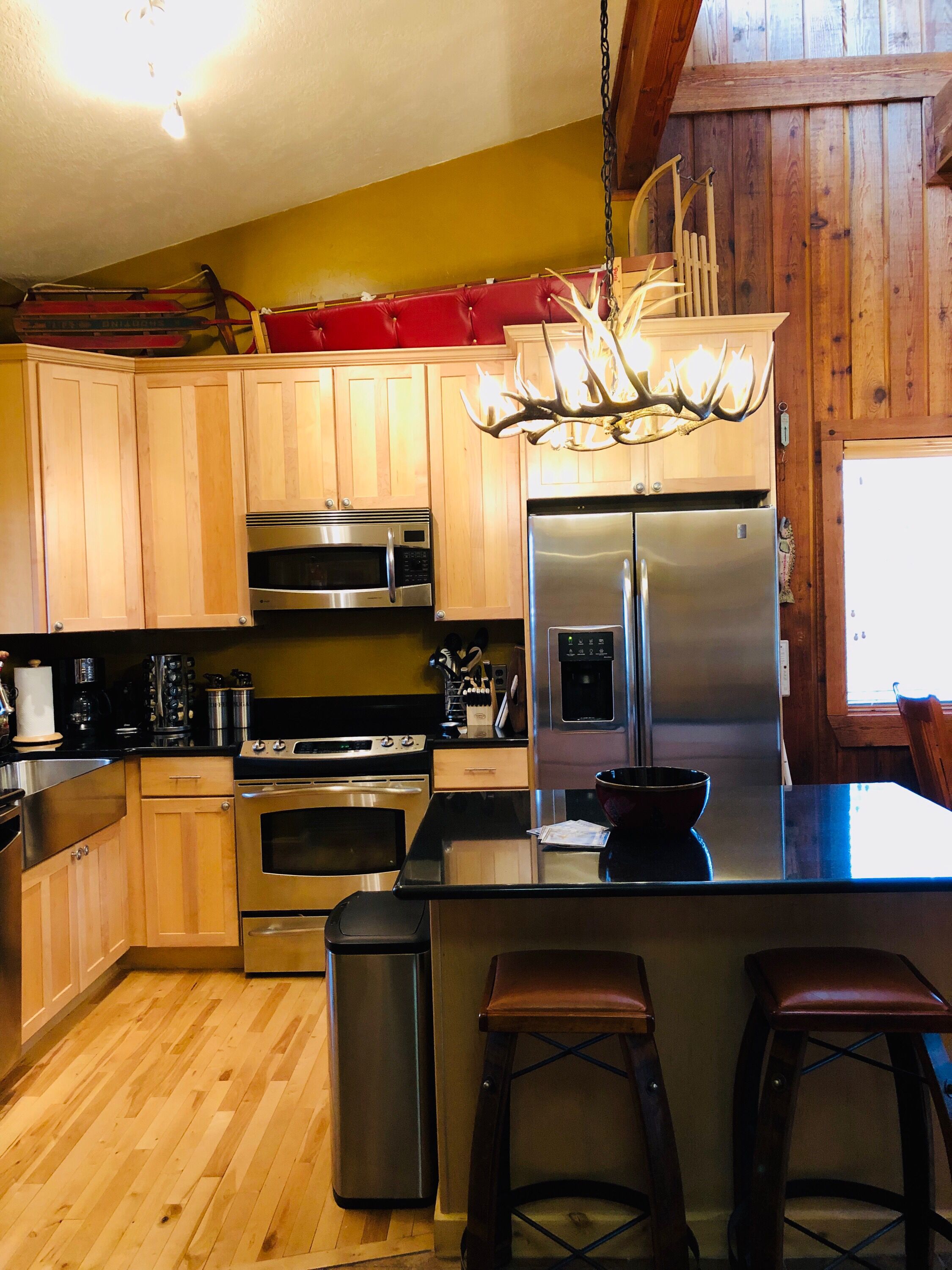 Beautiful High End & Fully Remodeled 2 BR/2 Bath. Pool & Hot Tub