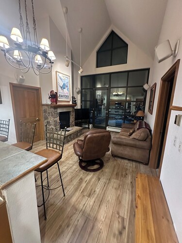 Avon / Beaver Creek 2BR / 2BA Chapel Square Condo-huippuhintoja !!!