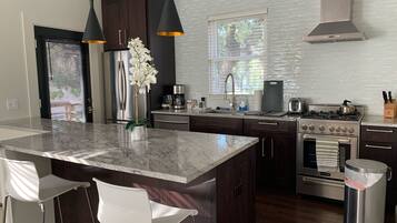 Coffee/tea maker, fridge, microwave, oven