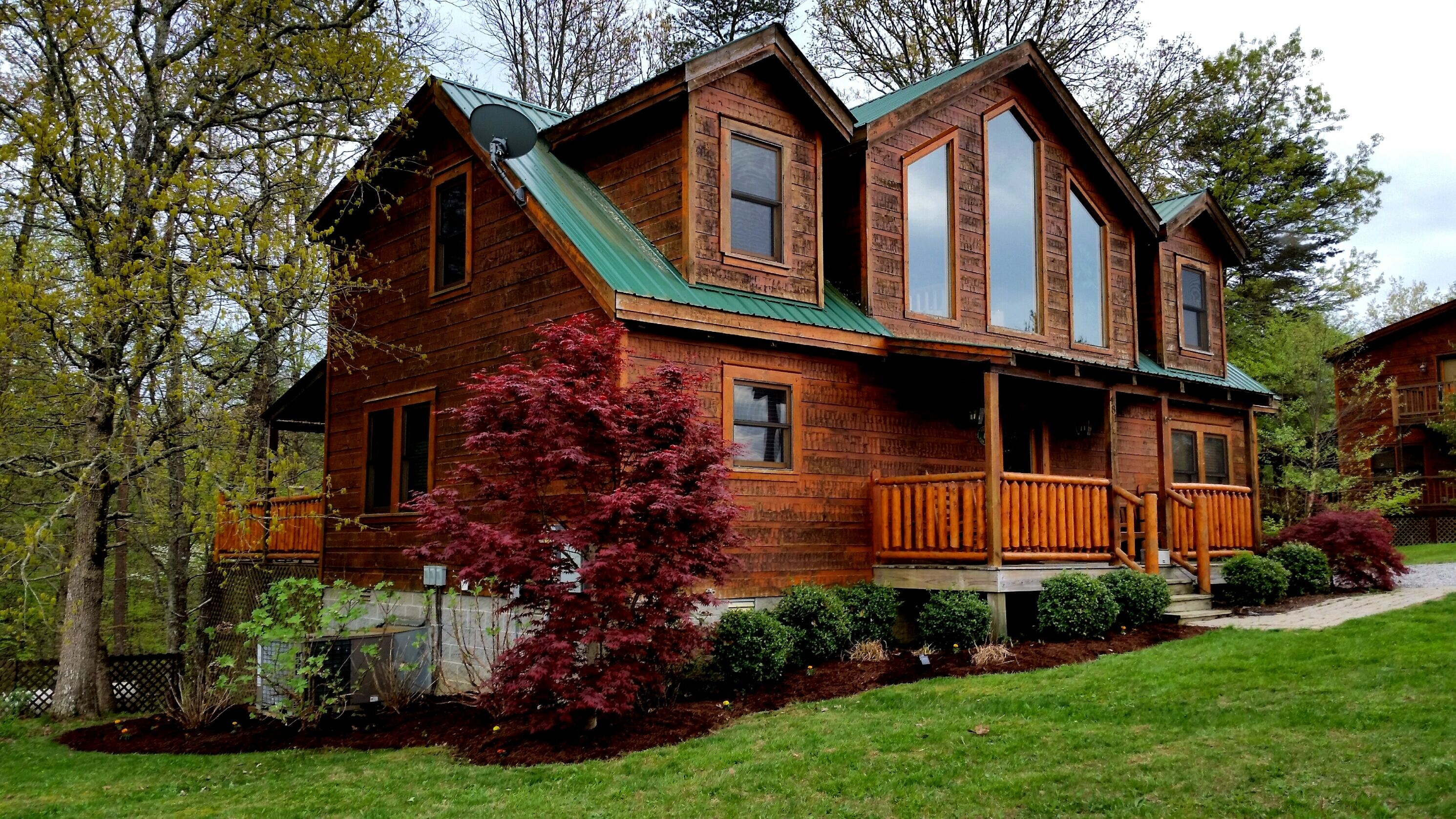   GATED COMMUNITY CLOSE TO FALL CREEK FALLS! NEW HOT TUB!