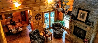 3 BEDROOM CABIN IN GATED COMMUNITY CLOSE TO FALL CREEK FALLS STATE PARK!