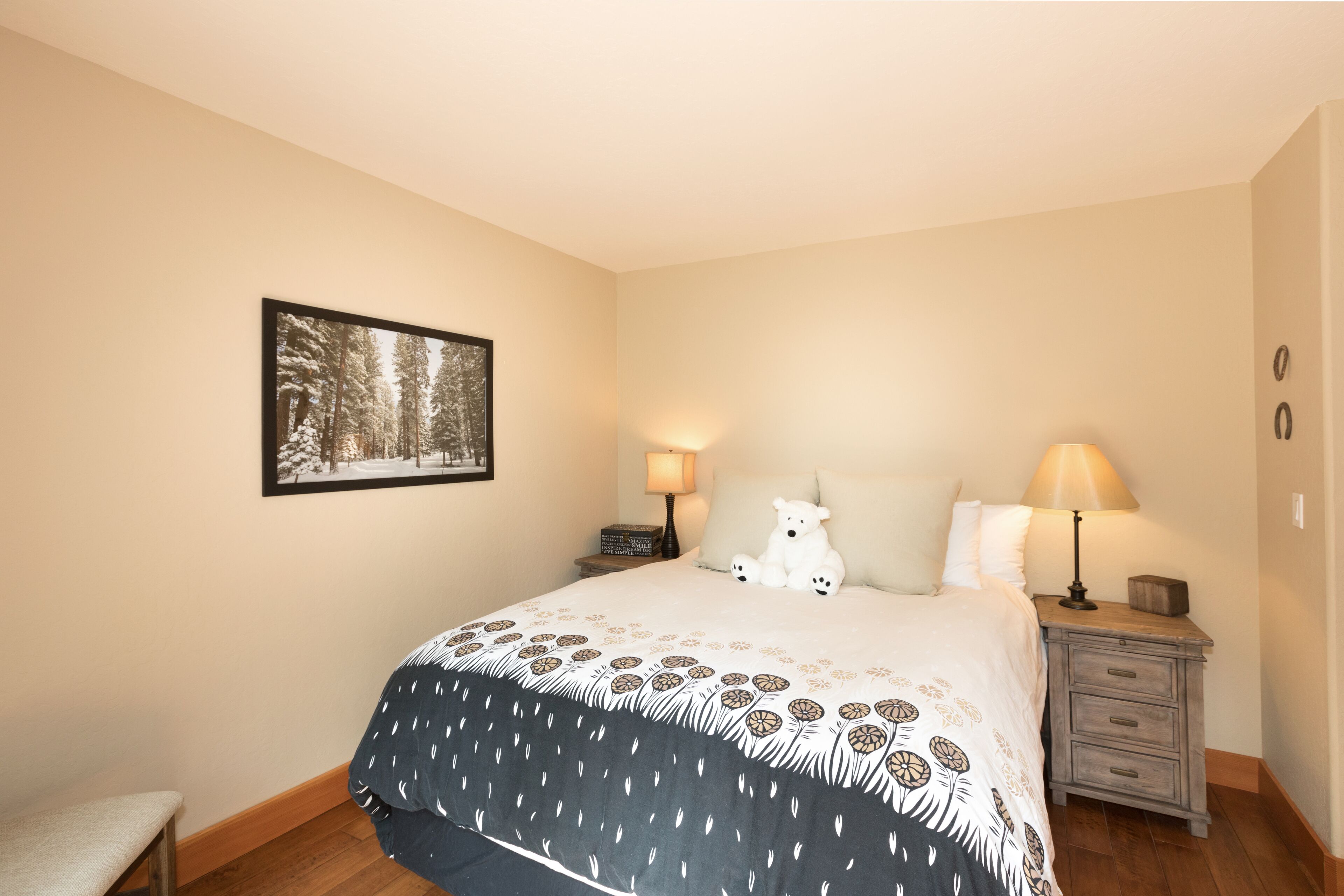 Enjoy bikes beach chairs, early checkin/late checkout if available, lakes nearby