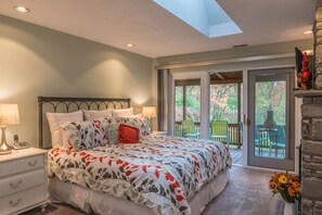 6 bedrooms, iron/ironing board, travel crib, free WiFi
