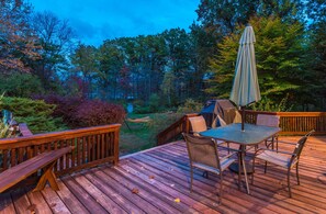 Outdoor dining - Ultimate Lakefront Escape - Pool, Private Dock & Tennis Court (Copake)